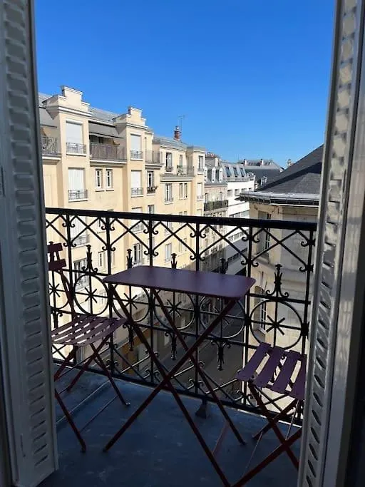 Appartement Au Pied De Montmartre / Jules Joffrin Paris