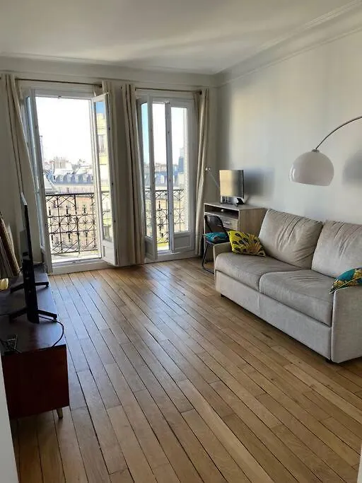 Appartement Au Pied De Montmartre / Jules Joffrin Paris